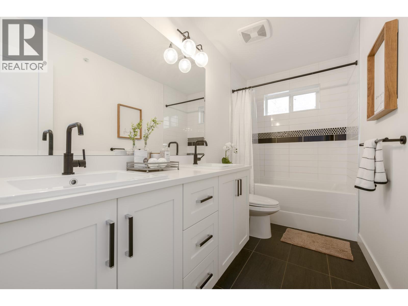 14112 Mier Drive, Maple Ridge, BC - Indoor Photo Showing Bathroom