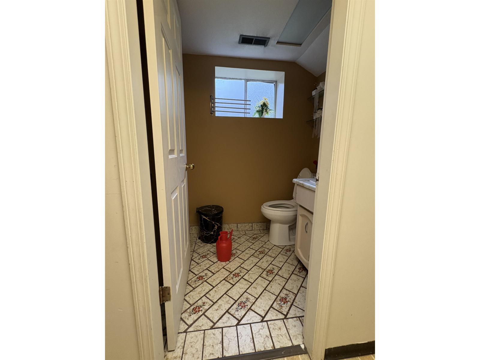 32469 Emerald Avenue, Abbotsford, BC - Indoor Photo Showing Bathroom