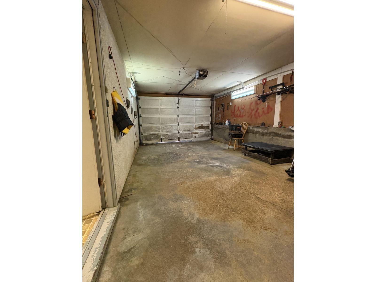 32469 Emerald Avenue, Abbotsford, BC - Indoor Photo Showing Garage