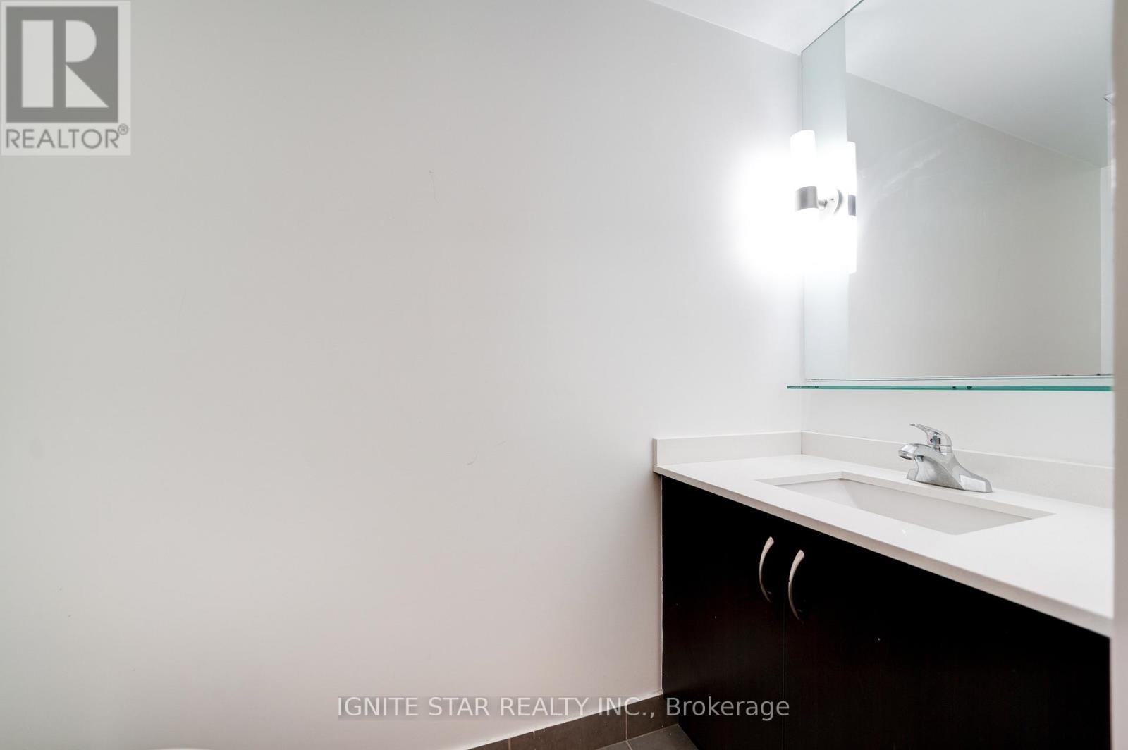 303 - 320 Richmond Street E, Toronto, ON - Indoor Photo Showing Bathroom