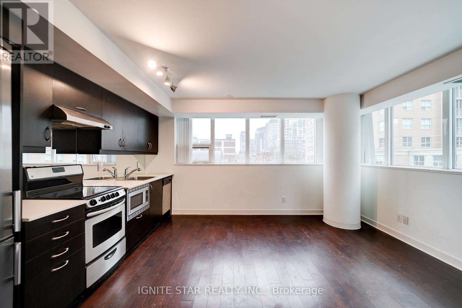 303 - 320 Richmond Street E, Toronto, ON - Indoor Photo Showing Kitchen