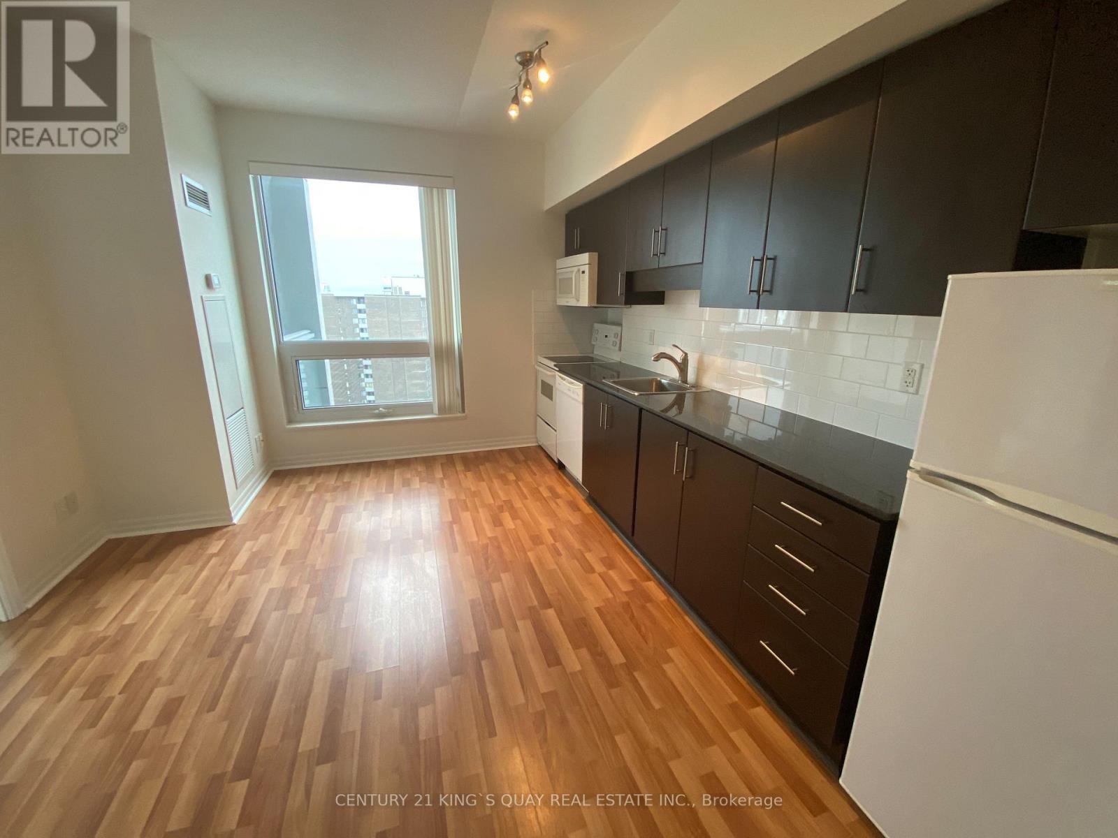2004 - 30 Heron'S Hill Way, Toronto, ON - Indoor Photo Showing Kitchen