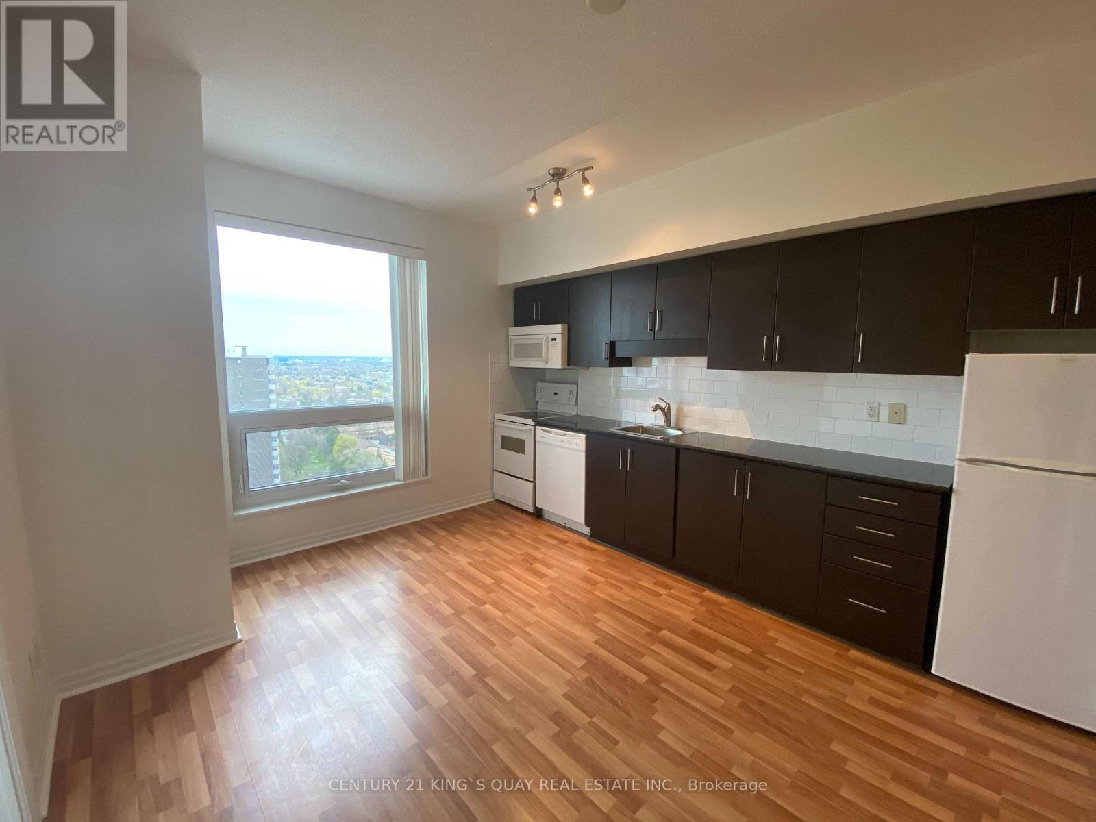 2004 - 30 Heron'S Hill Way, Toronto, ON - Indoor Photo Showing Kitchen