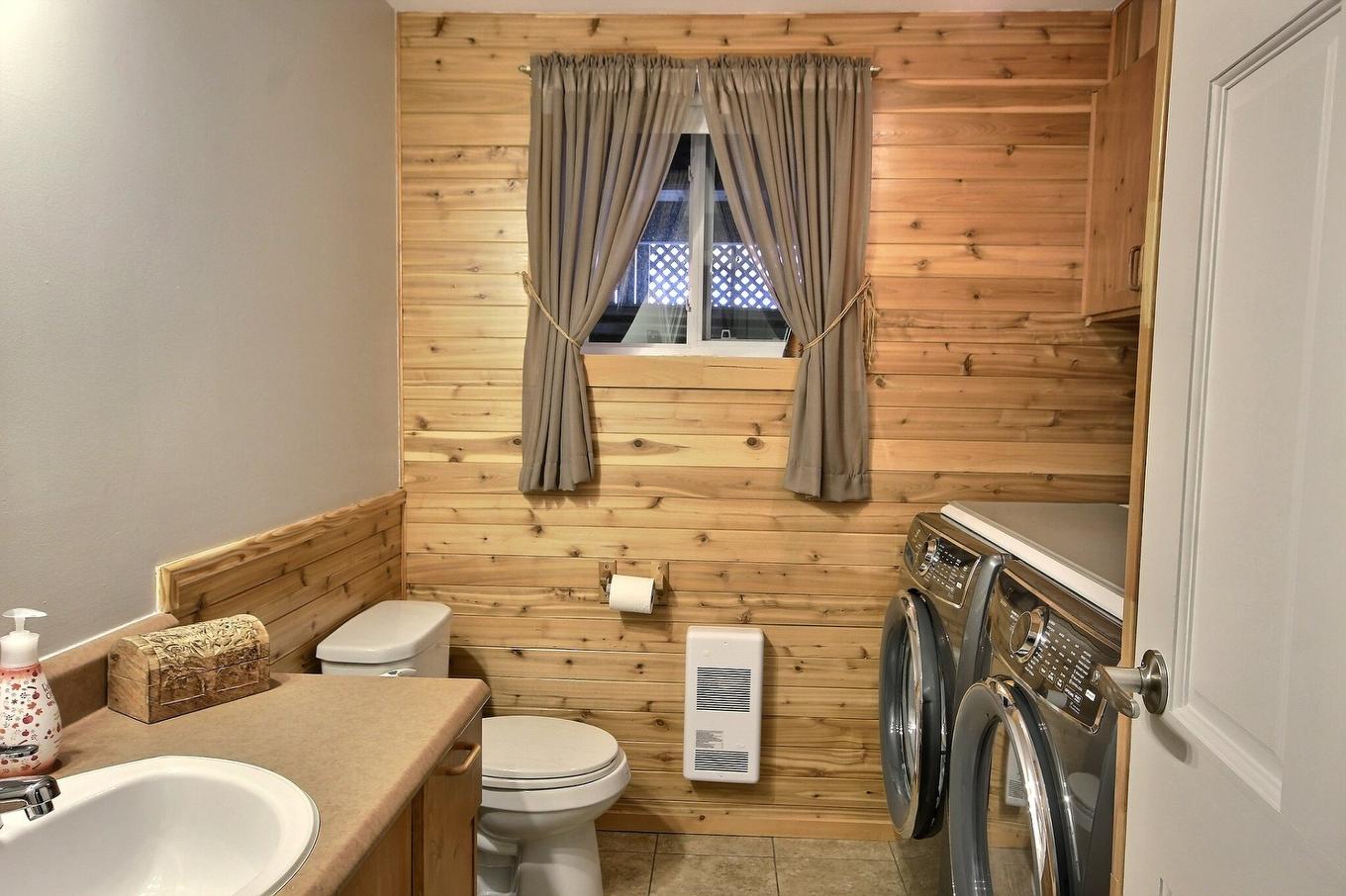 Salle de bains - 2 Rue Jolivet, Rouyn-Noranda, QC - Indoor