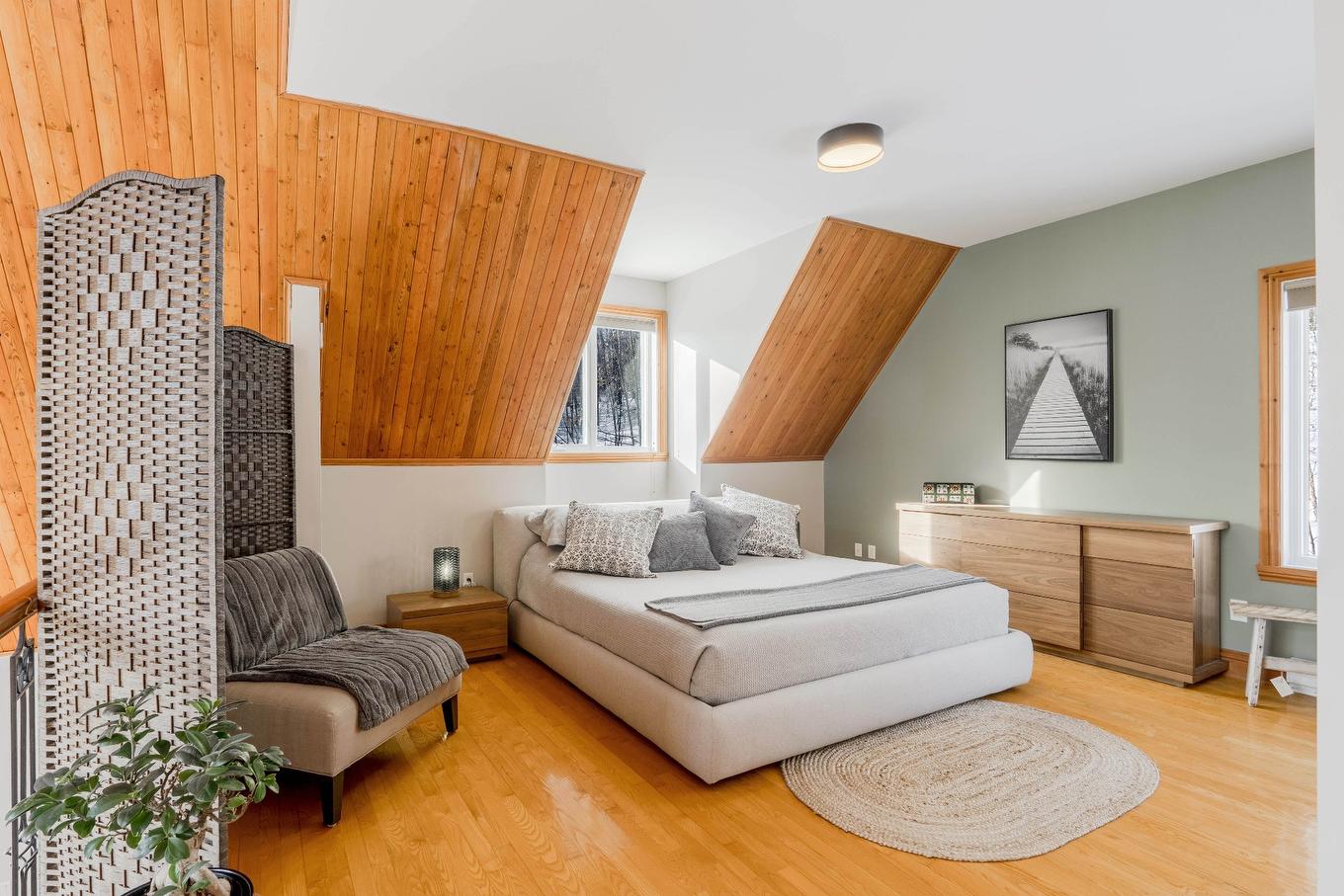 Primary bedroom - 2270 Ch. Deschesne, Saint-Denis-De-Brompton, QC - Indoor Photo Showing Bedroom