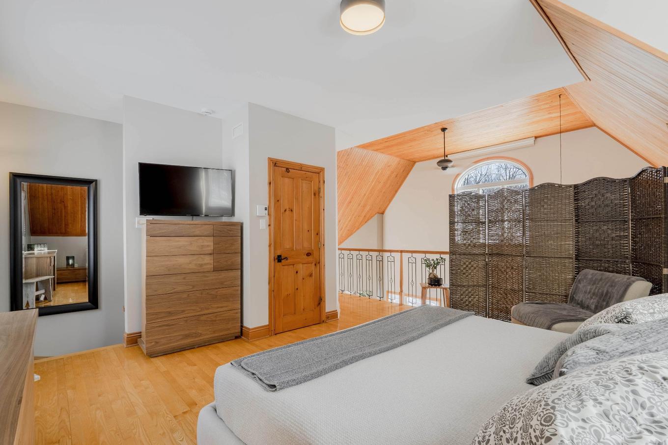 Primary bedroom - 2270 Ch. Deschesne, Saint-Denis-De-Brompton, QC - Indoor Photo Showing Bedroom