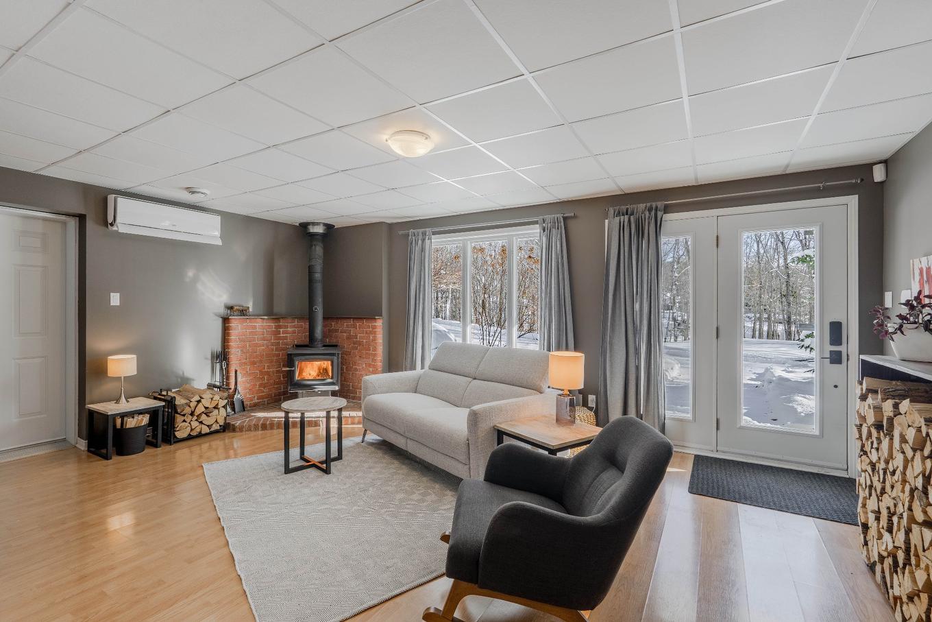 Family room - 2270 Ch. Deschesne, Saint-Denis-De-Brompton, QC - Indoor Photo Showing Living Room With Fireplace