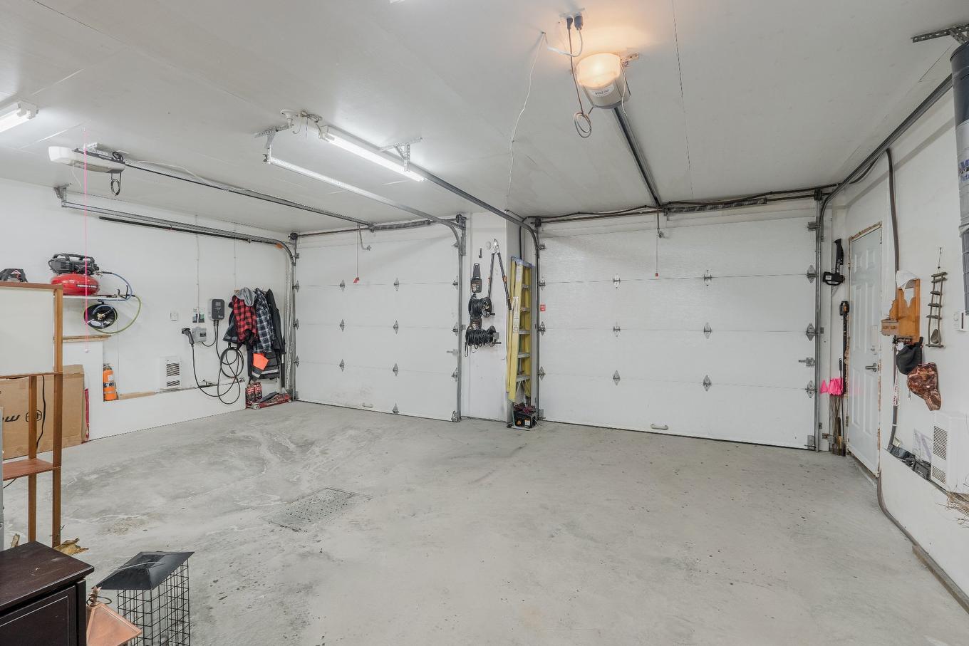 Garage - 2270 Ch. Deschesne, Saint-Denis-De-Brompton, QC - Indoor Photo Showing Garage