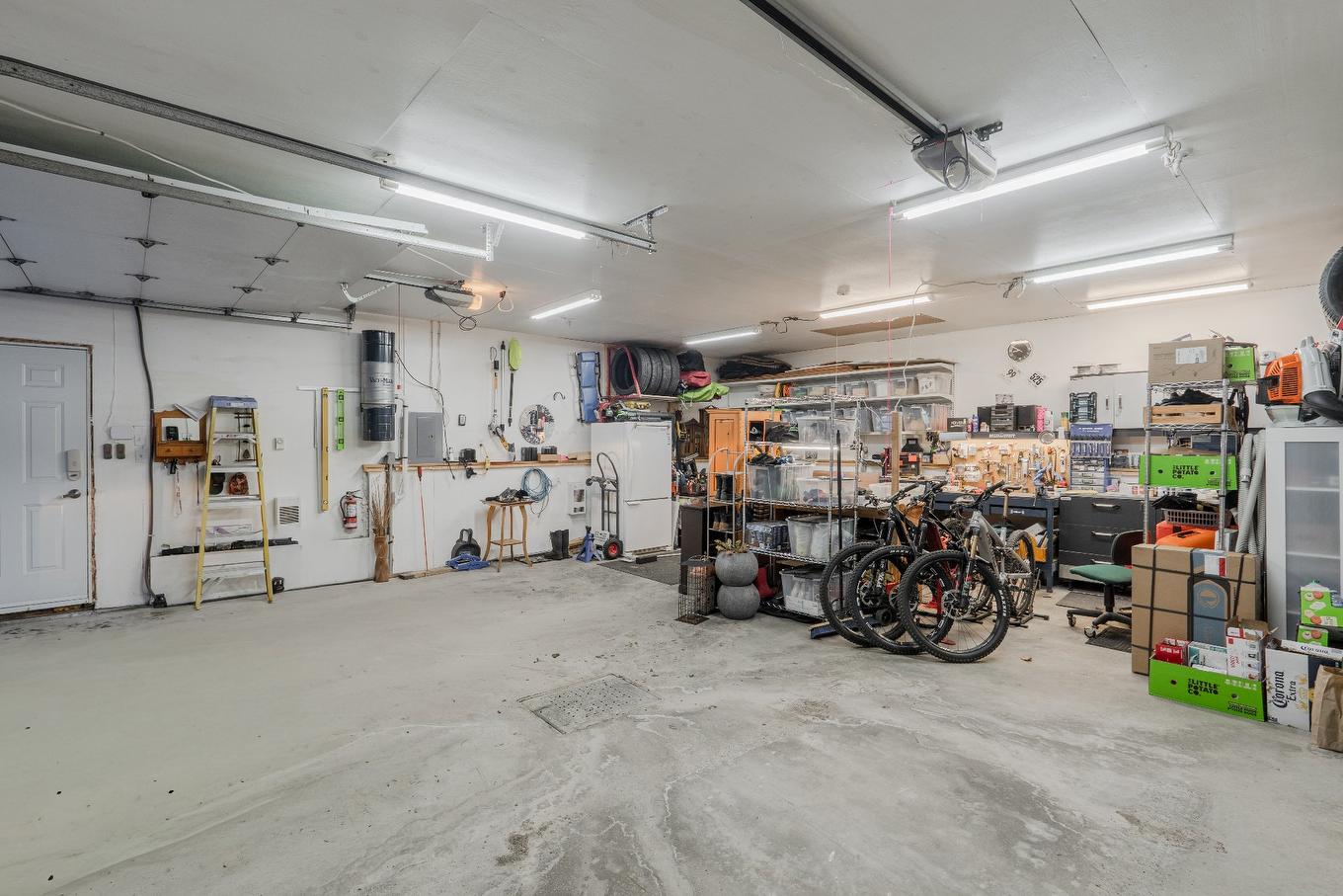 Garage - 2270 Ch. Deschesne, Saint-Denis-De-Brompton, QC - Indoor Photo Showing Garage