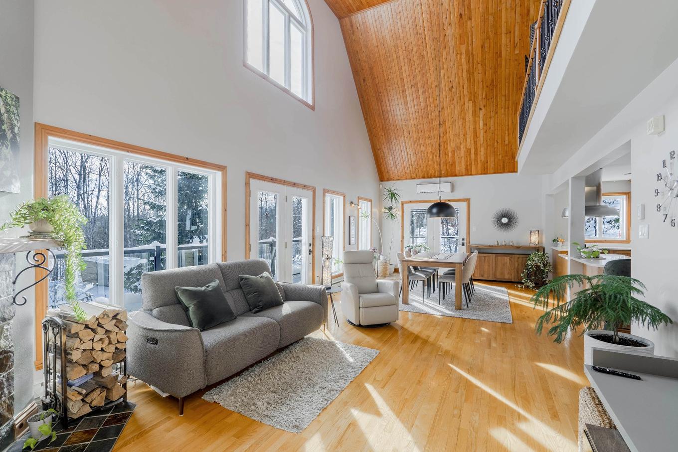 Living room - 2270 Ch. Deschesne, Saint-Denis-De-Brompton, QC - Indoor Photo Showing Living Room