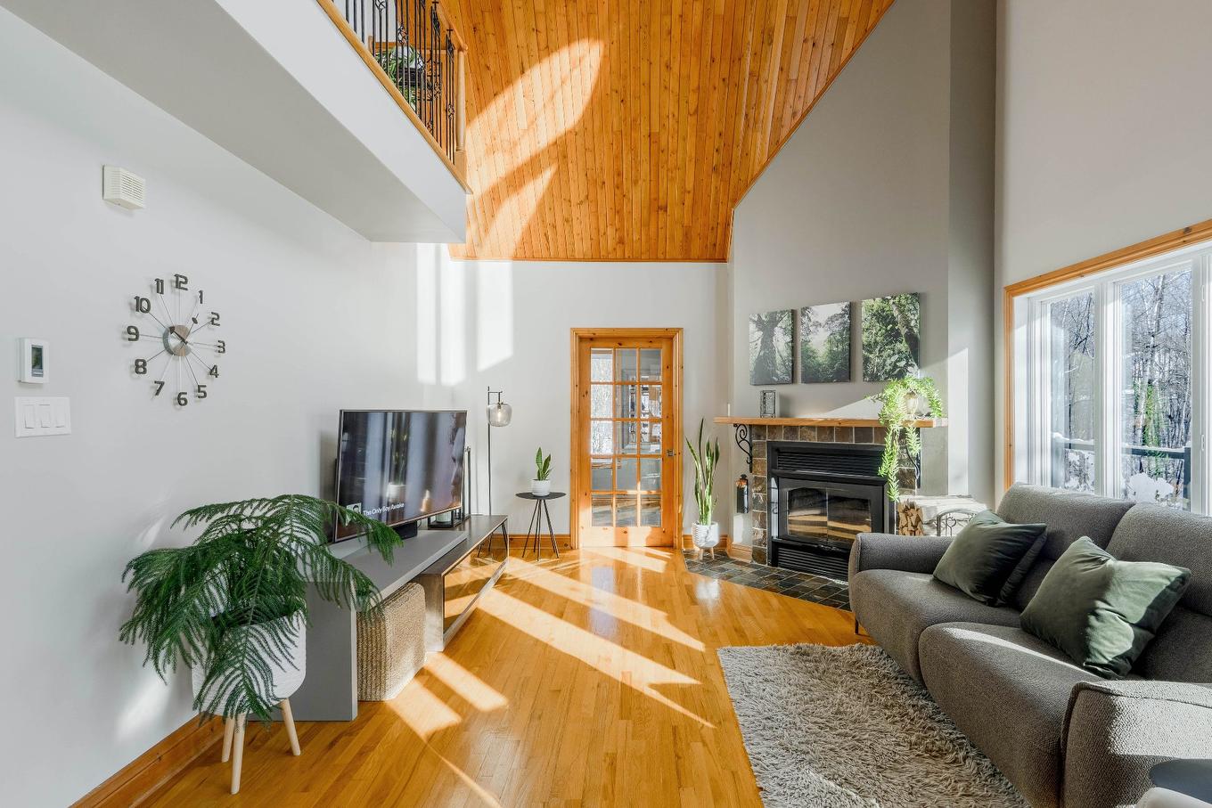 Living room - 2270 Ch. Deschesne, Saint-Denis-De-Brompton, QC - Indoor Photo Showing Living Room With Fireplace