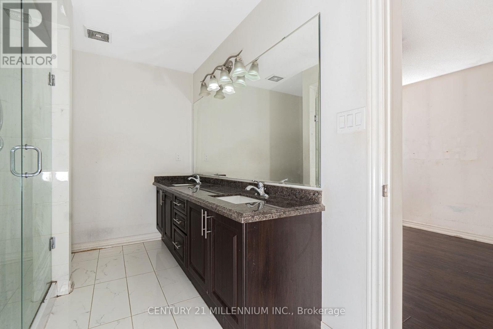 6 Ashfield Place, Brampton, ON - Indoor Photo Showing Bathroom