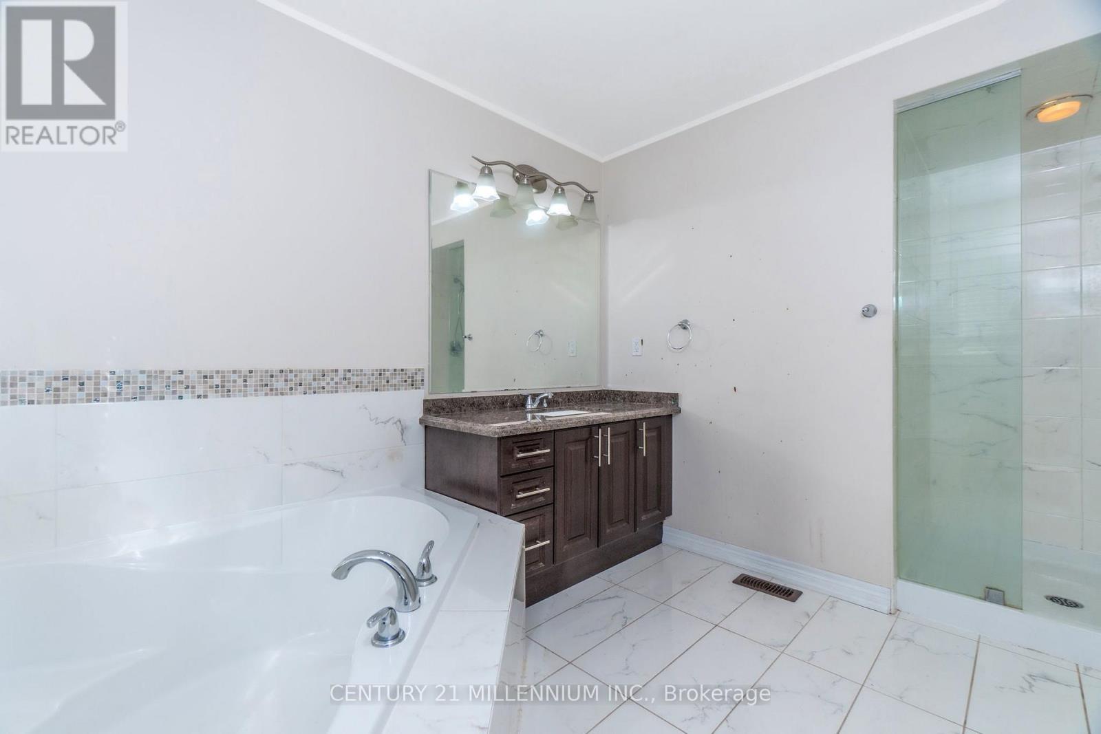 6 Ashfield Place, Brampton, ON - Indoor Photo Showing Bathroom