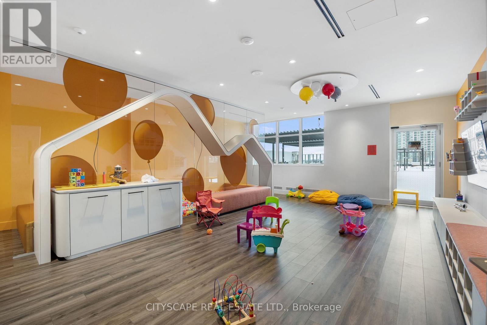 501 - 30 Upper Mall Way, Vaughan, ON - Indoor Photo Showing Other Room