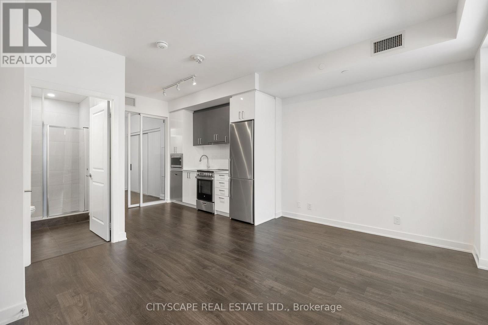 501 - 30 Upper Mall Way, Vaughan, ON - Indoor