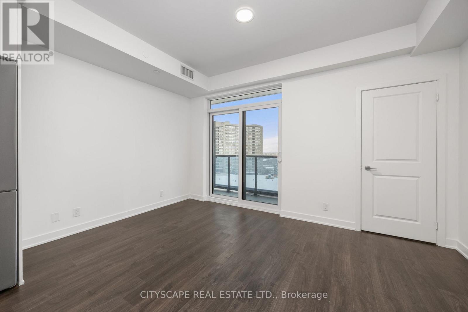 501 - 30 Upper Mall Way, Vaughan, ON - Indoor Photo Showing Other Room