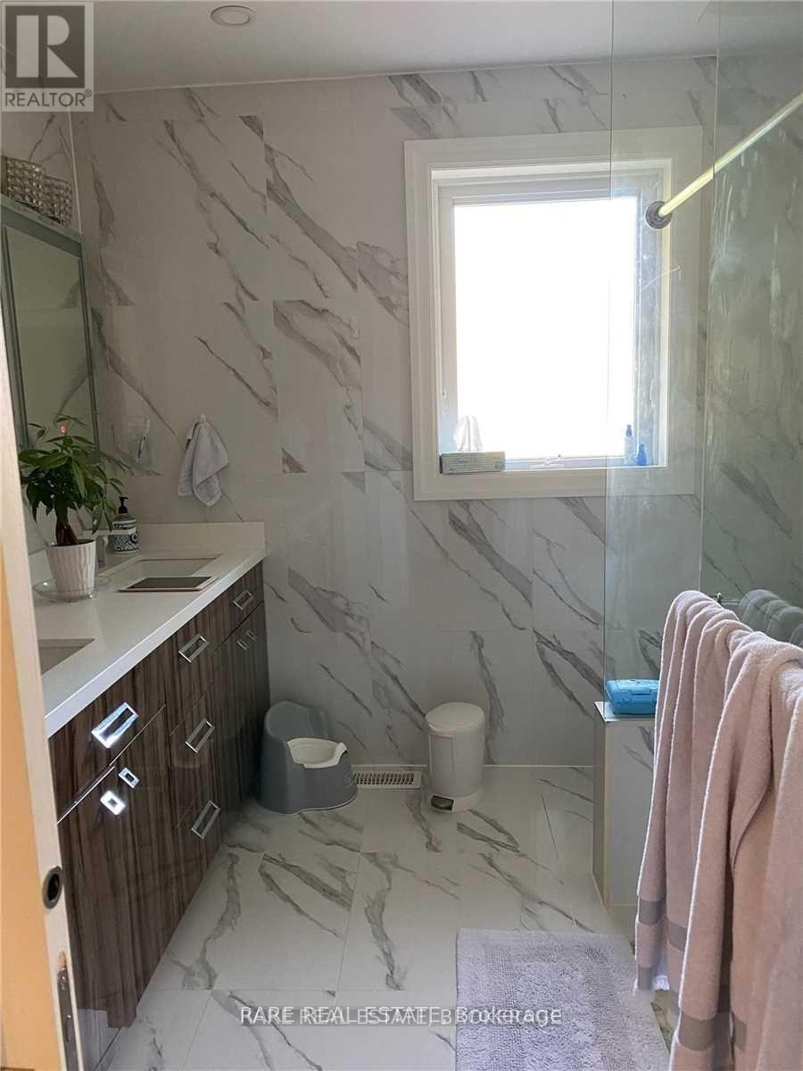 60 Patricia Drive, King, ON - Indoor Photo Showing Bathroom