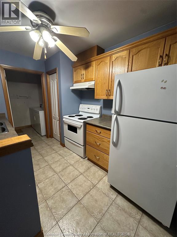 4316 Tumbleweed Crescent, Windsor, ON - Indoor Photo Showing Kitchen