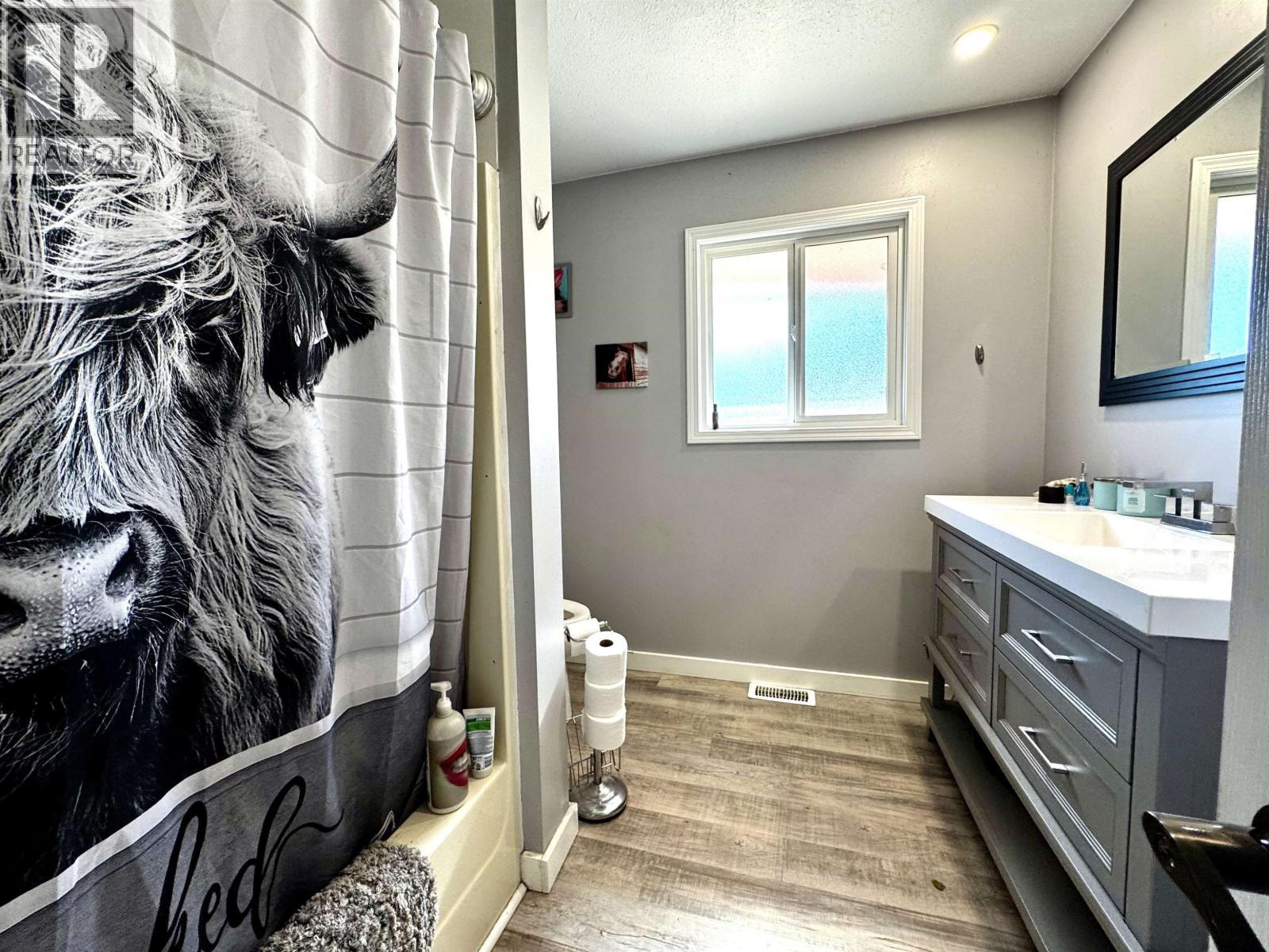 2484 Bailey Road, Williams Lake, BC - Indoor Photo Showing Bathroom
