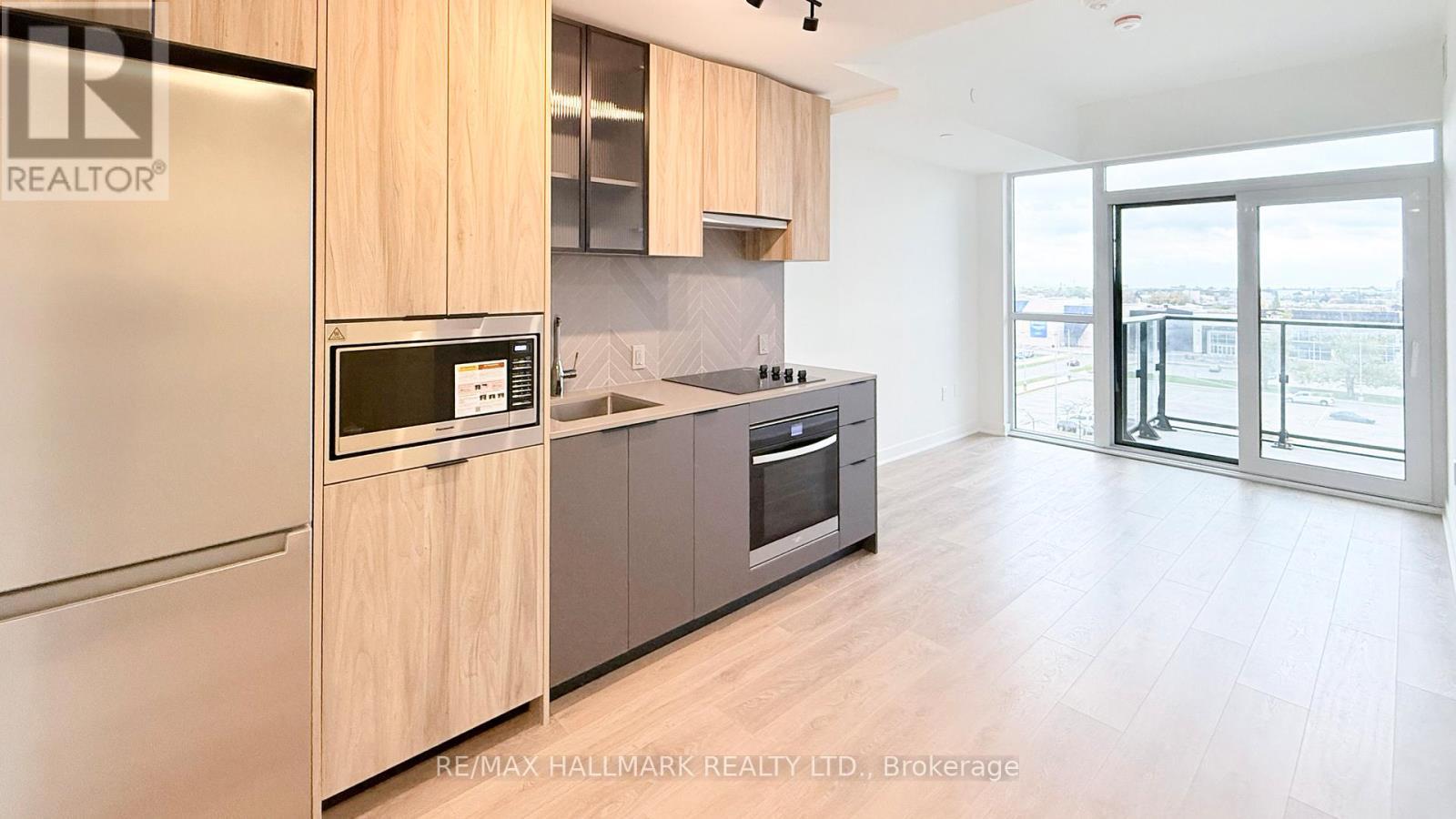 508 - 1037 The Queensway, Toronto, ON - Indoor Photo Showing Kitchen