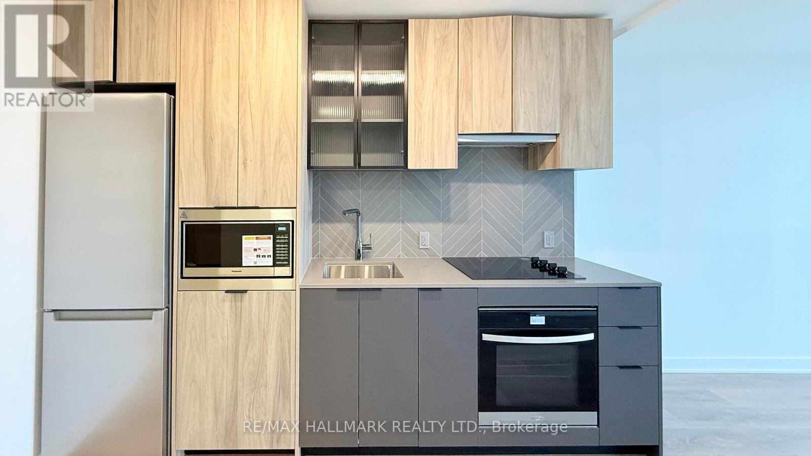 508 - 1037 The Queensway, Toronto, ON - Indoor Photo Showing Kitchen