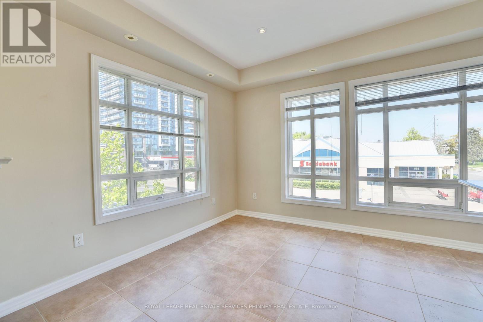 165 Lakeshore Road E, Mississauga, ON - Indoor Photo Showing Other Room