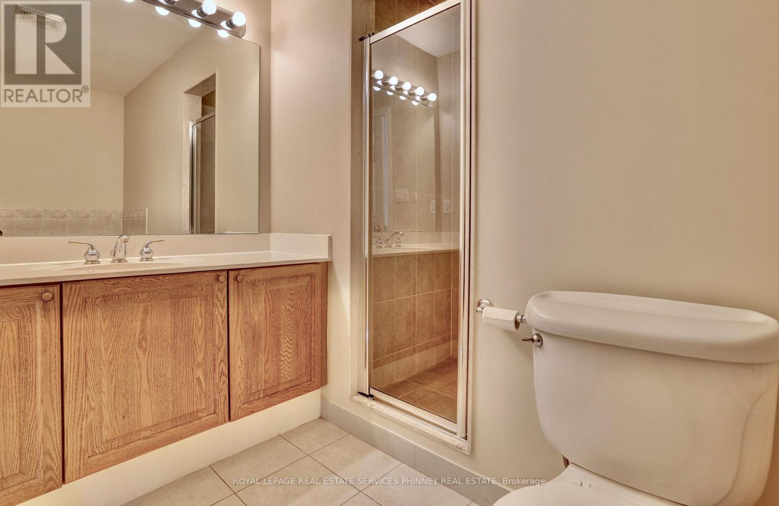 165 Lakeshore Road E, Mississauga, ON - Indoor Photo Showing Bathroom