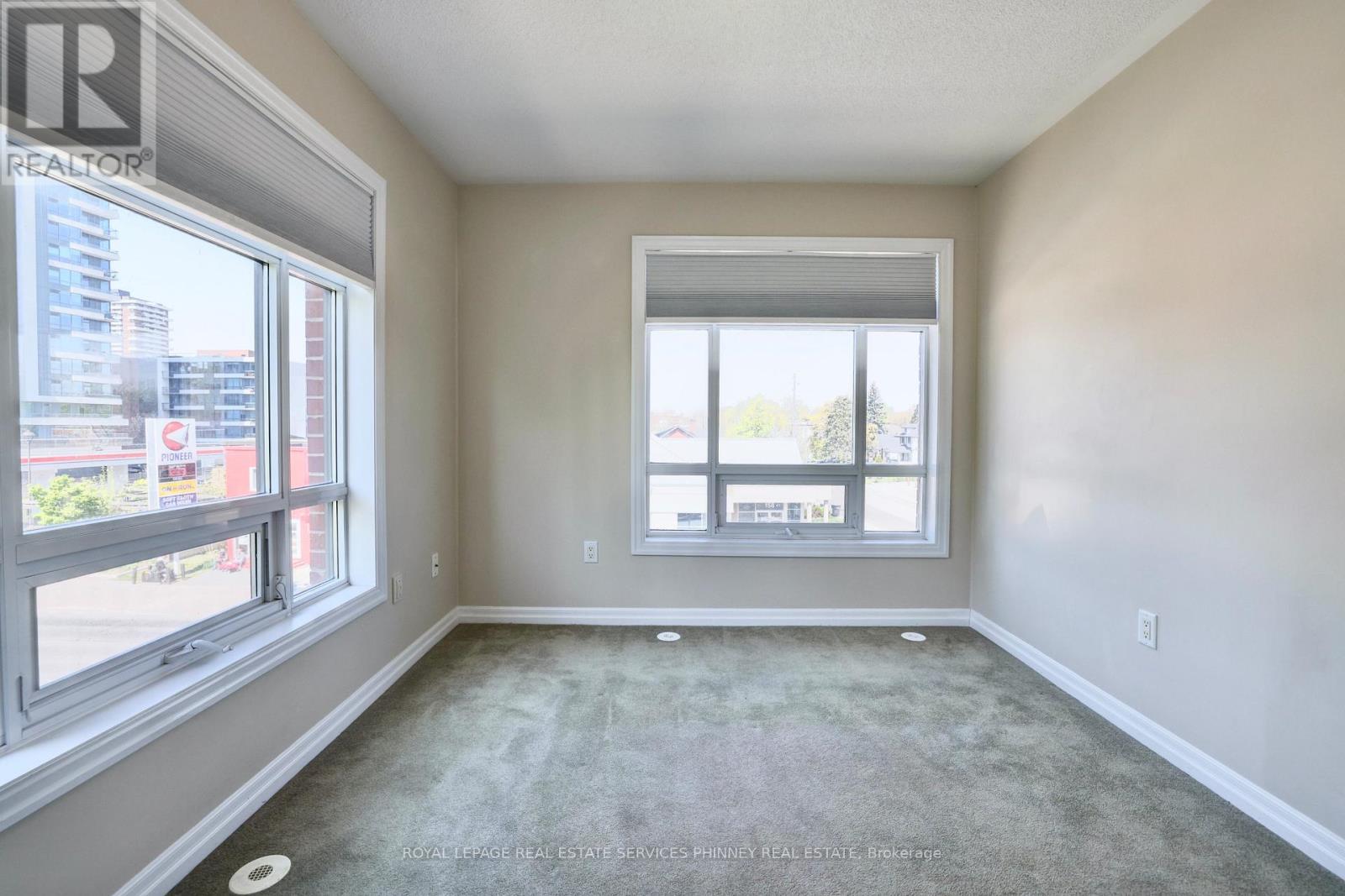 165 Lakeshore Road E, Mississauga, ON - Indoor Photo Showing Other Room