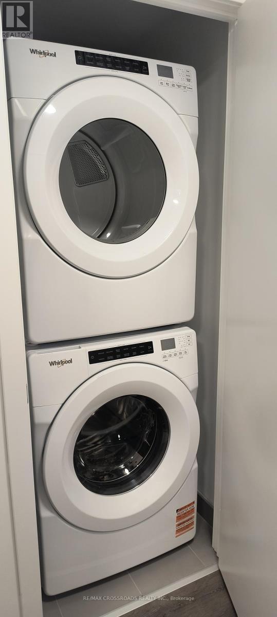 804 - 1007 The Queensway, Toronto, ON - Indoor Photo Showing Laundry Room