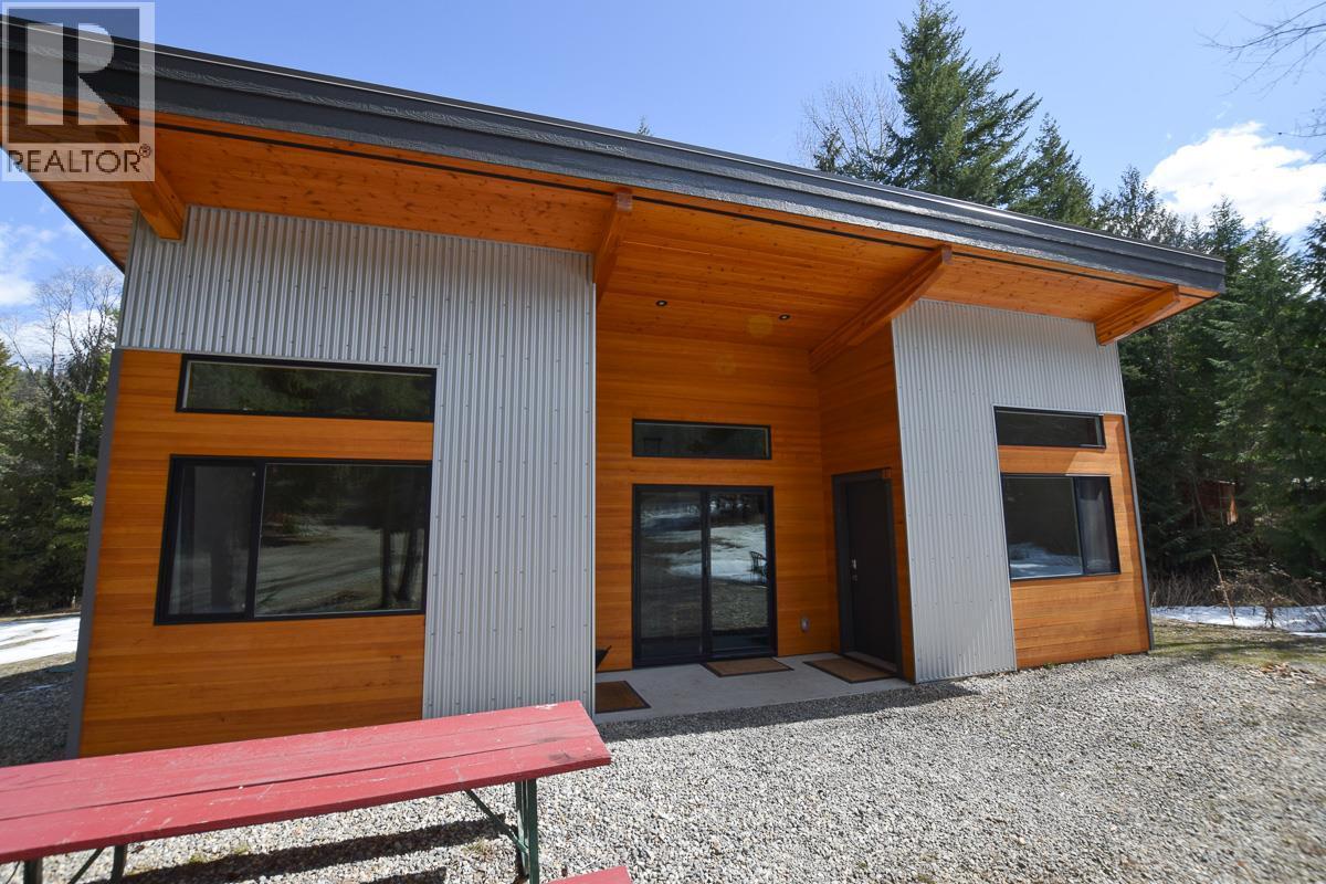 423 Highway 6 Highway, Cherryville, BC