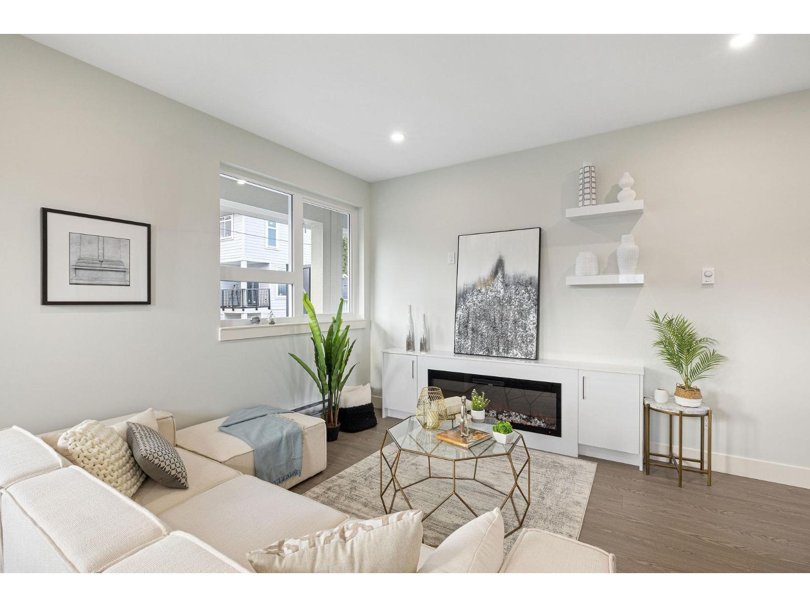 2 14391 61A Avenue, Surrey, BC - Indoor Photo Showing Living Room