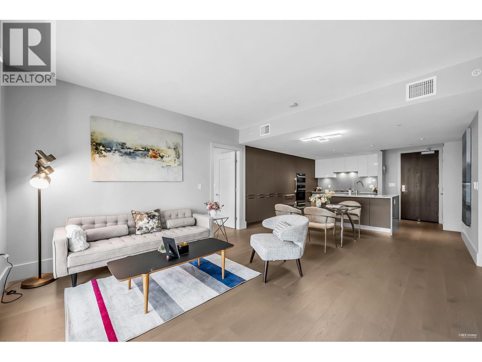 204 2089 W 43Rd Avenue, Vancouver, BC - Indoor Photo Showing Living Room