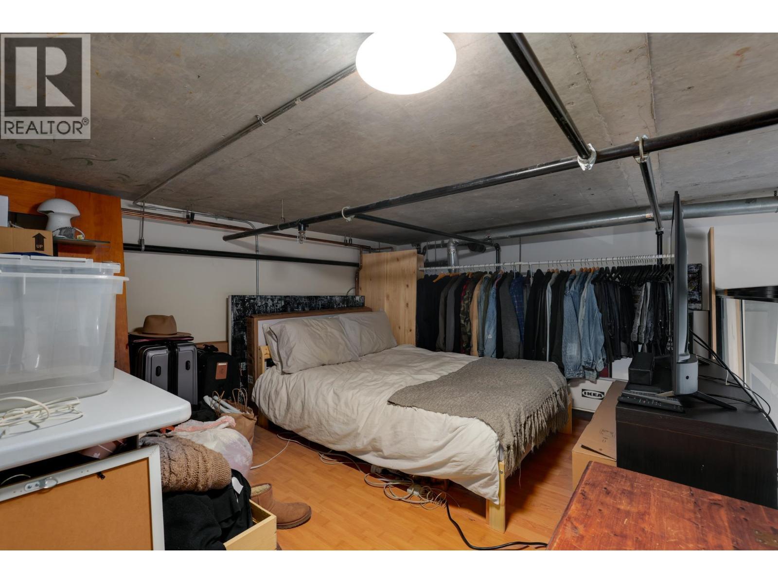 160 1 E Cordova Street, Vancouver, BC - Indoor Photo Showing Garage