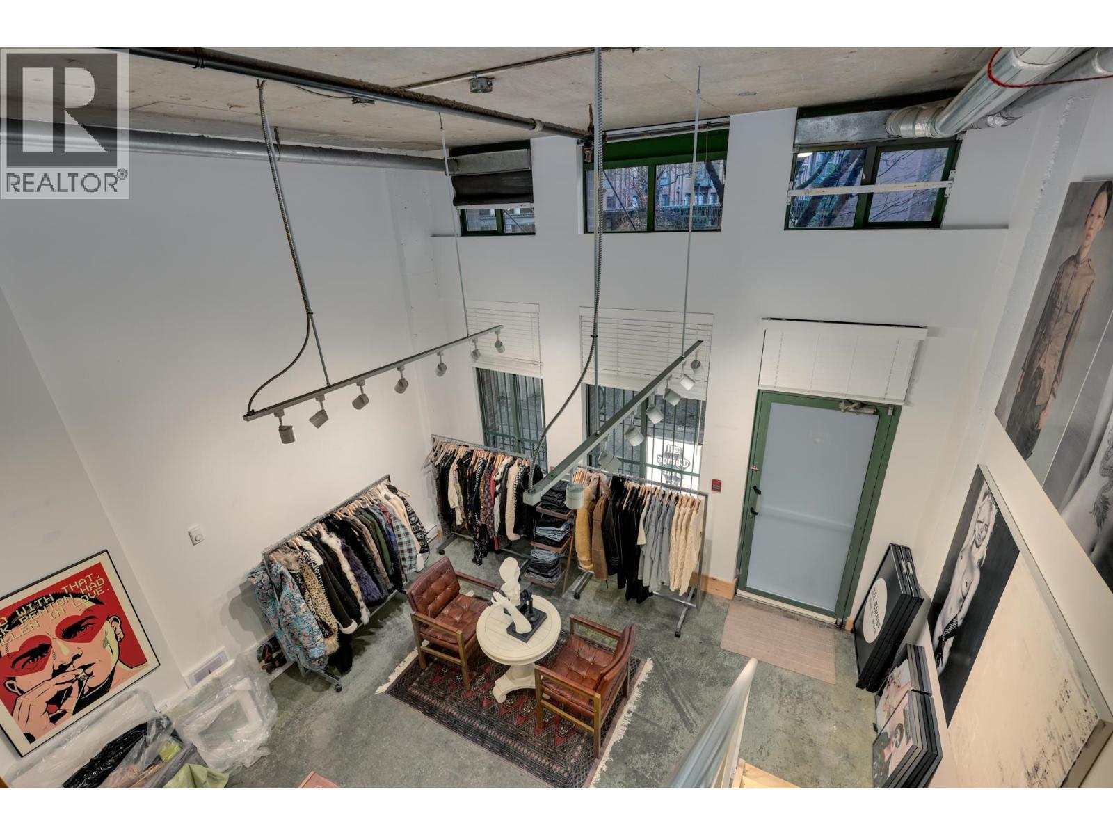 160 1 E Cordova Street, Vancouver, BC - Indoor Photo Showing Garage