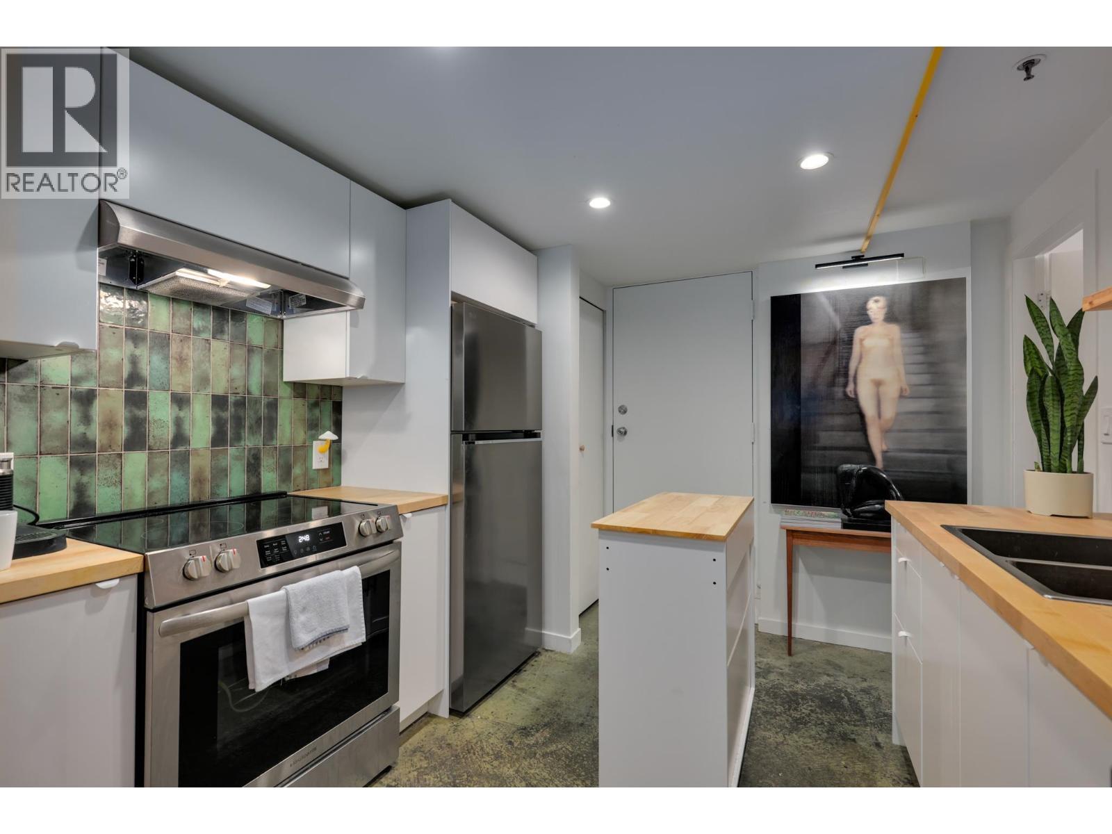 160 1 E Cordova Street, Vancouver, BC - Indoor Photo Showing Kitchen