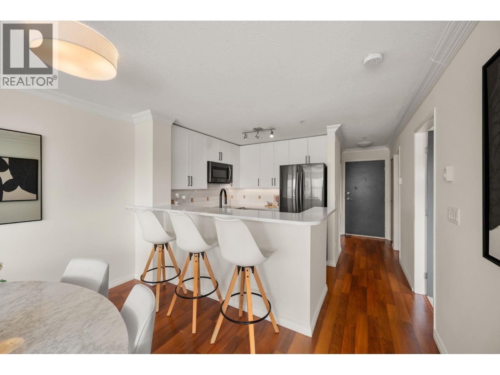 301 124 W 3Rd Street, North Vancouver, BC - Indoor