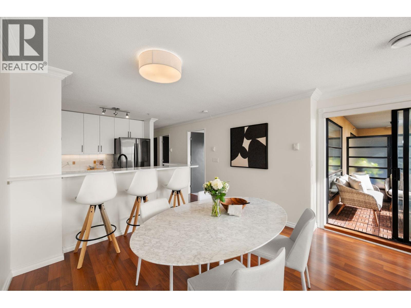 301 124 W 3Rd Street, North Vancouver, BC - Indoor Photo Showing Dining Room