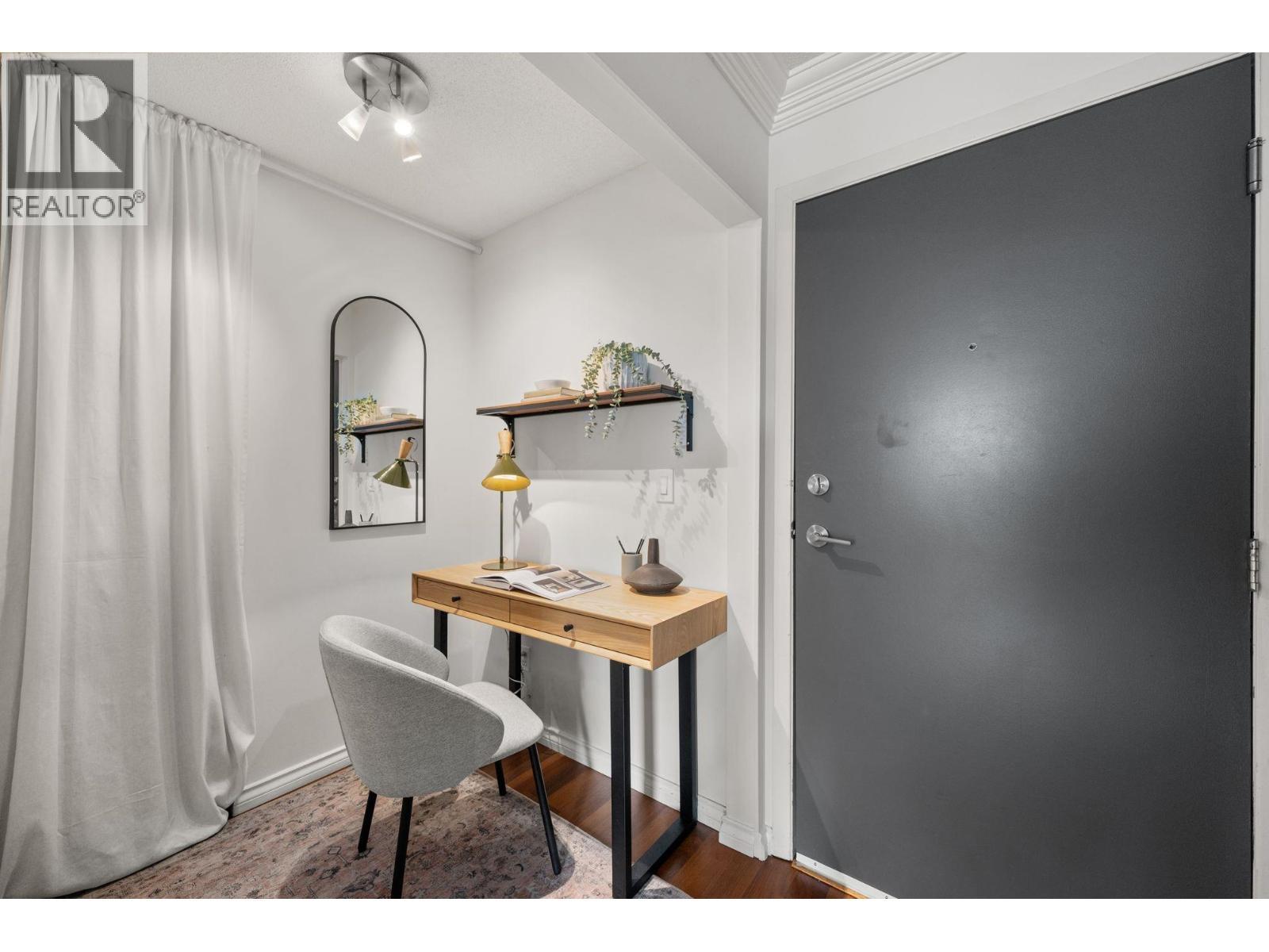 301 124 W 3Rd Street, North Vancouver, BC - Indoor