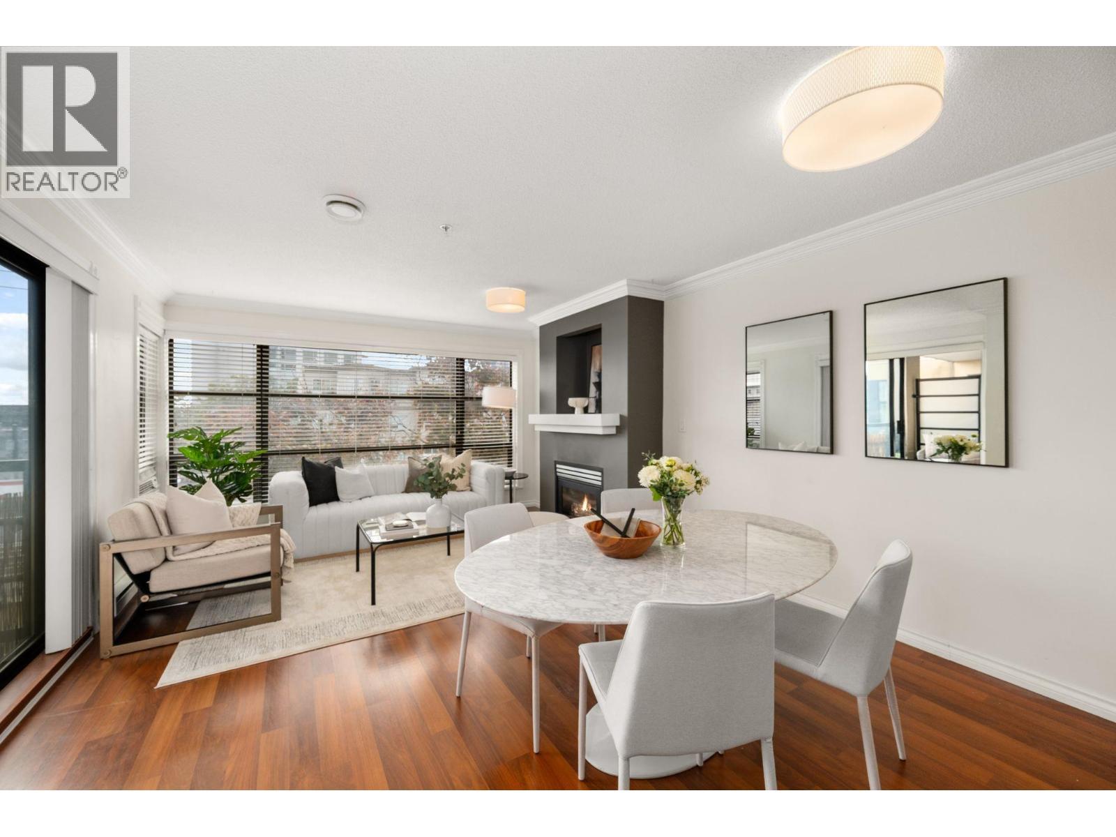 301 124 W 3Rd Street, North Vancouver, BC - Indoor