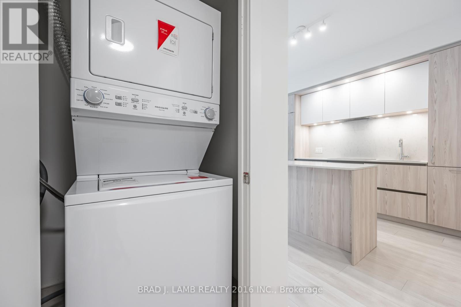 1307 - 15 Mercer Street, Toronto, ON - Indoor Photo Showing Laundry Room