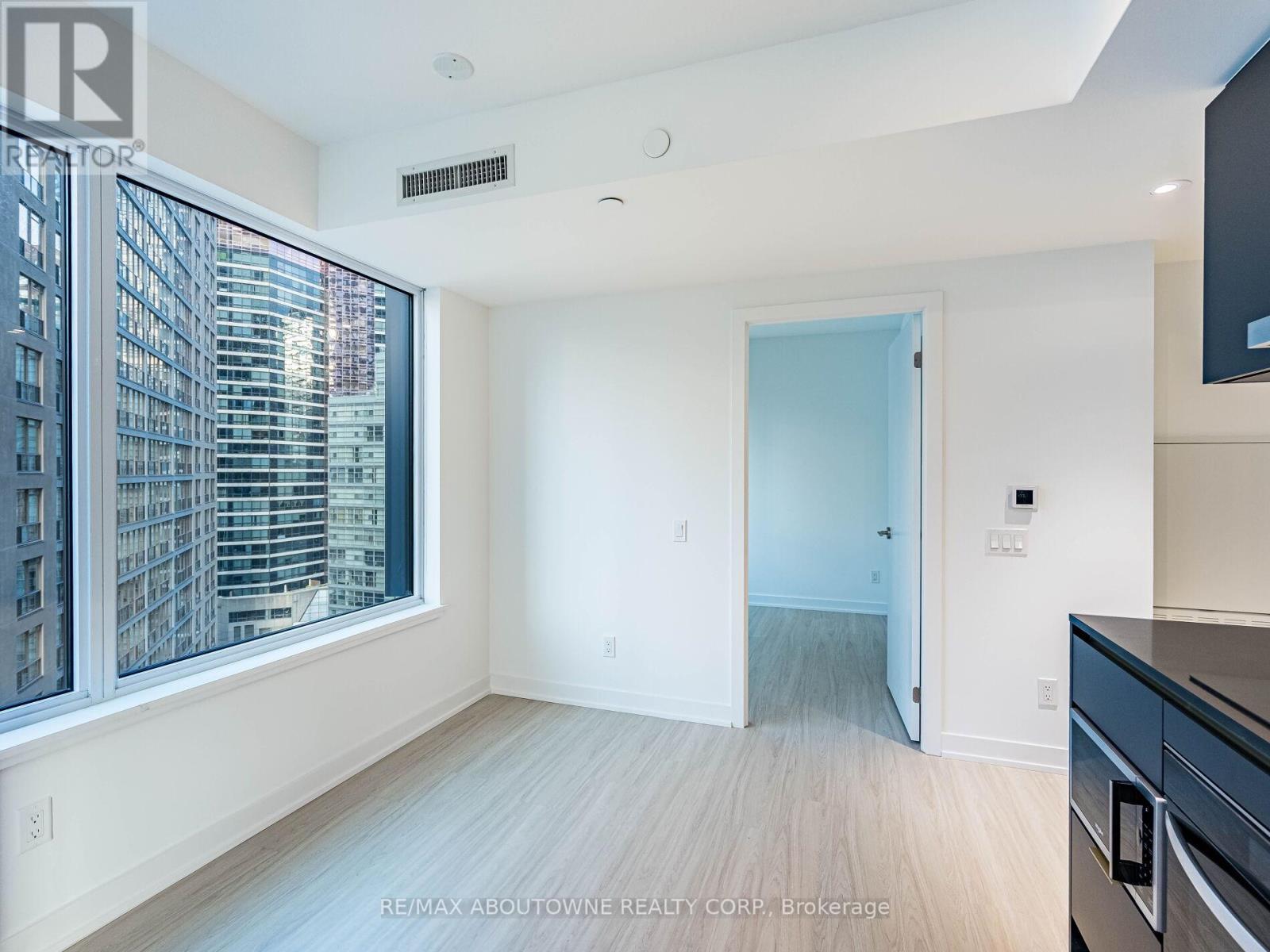 1116 - 8 Wellesley Street W, Toronto, ON - Indoor Photo Showing Other Room