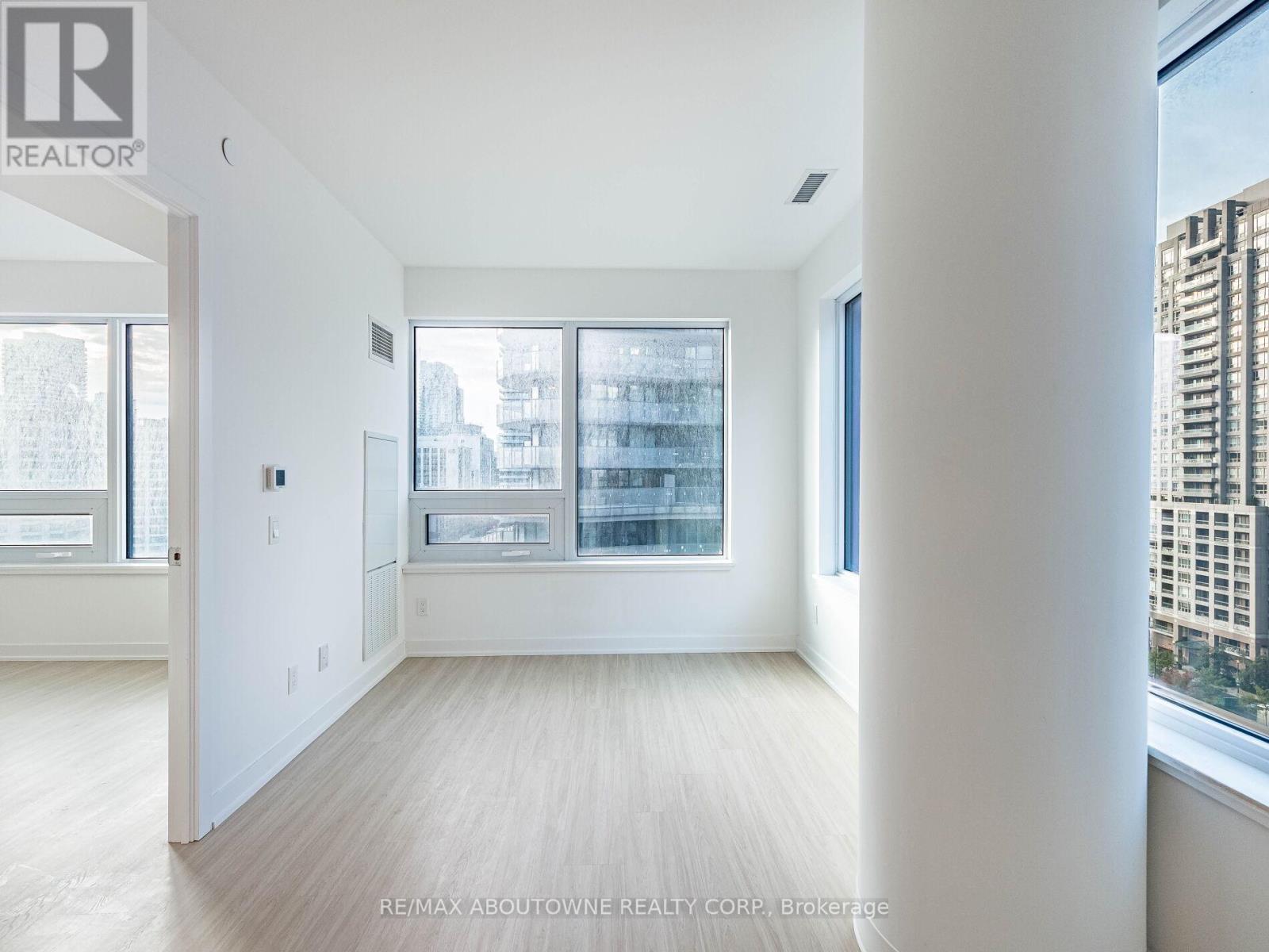 1116 - 8 Wellesley Street W, Toronto, ON - Indoor Photo Showing Other Room