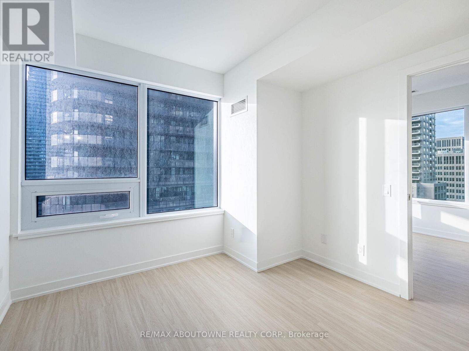 1116 - 8 Wellesley Street W, Toronto, ON - Indoor Photo Showing Other Room