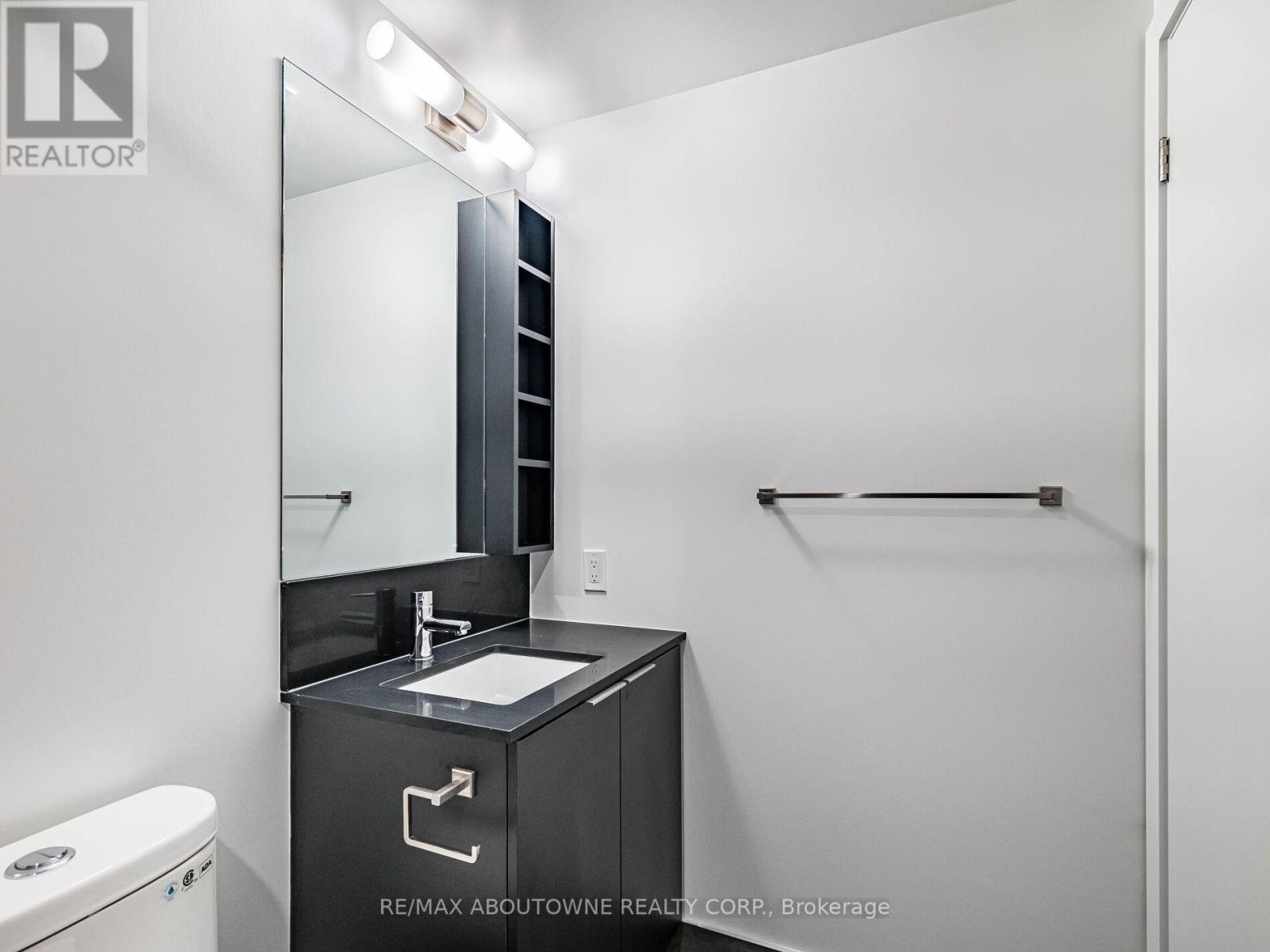 1116 - 8 Wellesley Street W, Toronto, ON -