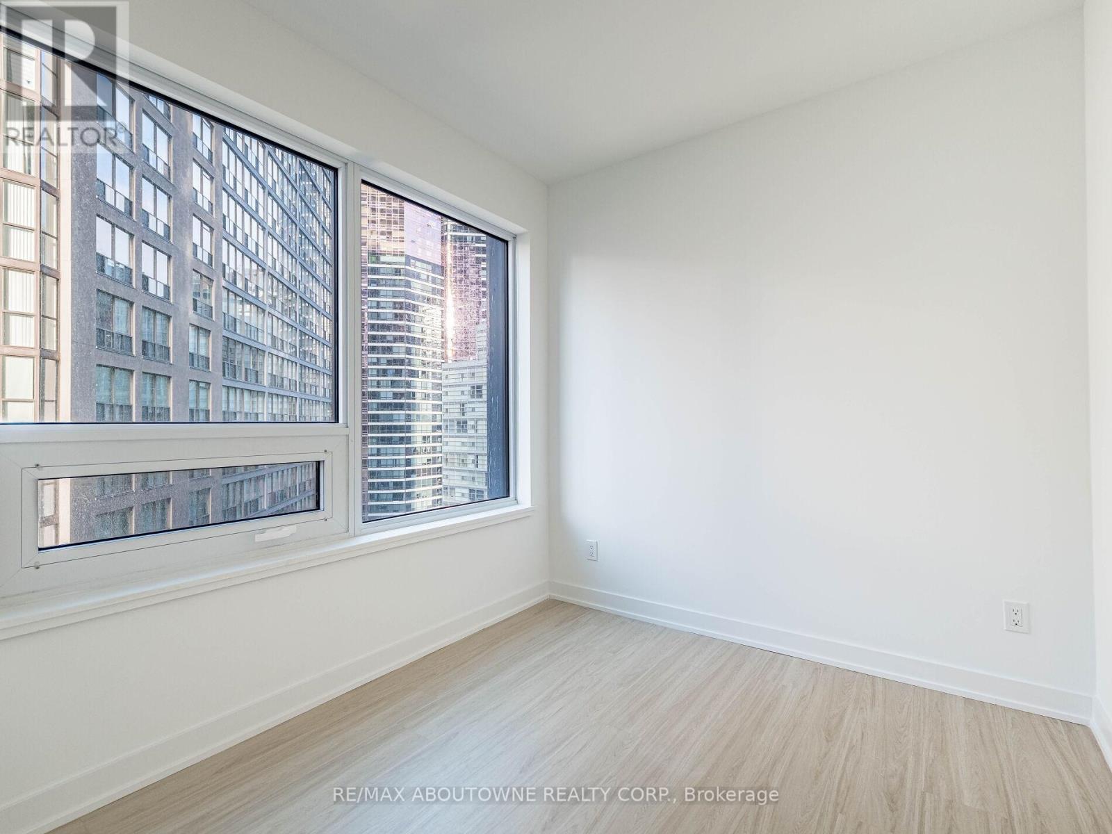 1116 - 8 Wellesley Street W, Toronto, ON - Indoor Photo Showing Other Room