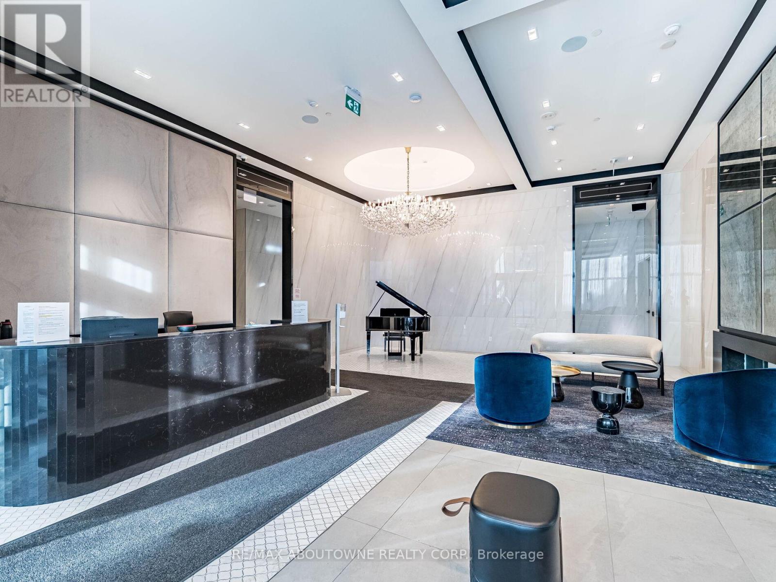 1116 - 8 Wellesley Street W, Toronto, ON - Indoor Photo Showing Other Room