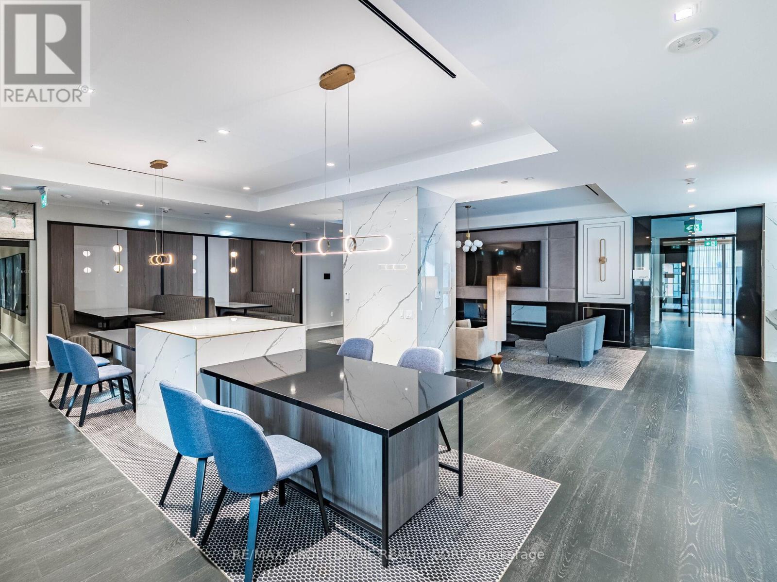 1116 - 8 Wellesley Street W, Toronto, ON - Indoor Photo Showing Other Room