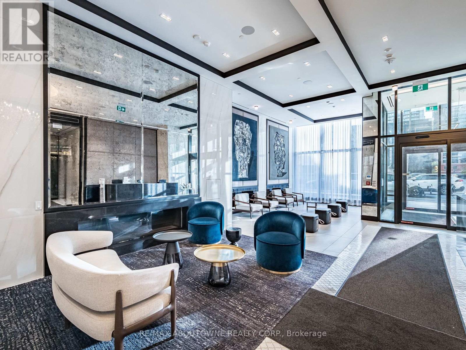 1116 - 8 Wellesley Street W, Toronto, ON - Indoor Photo Showing Other Room