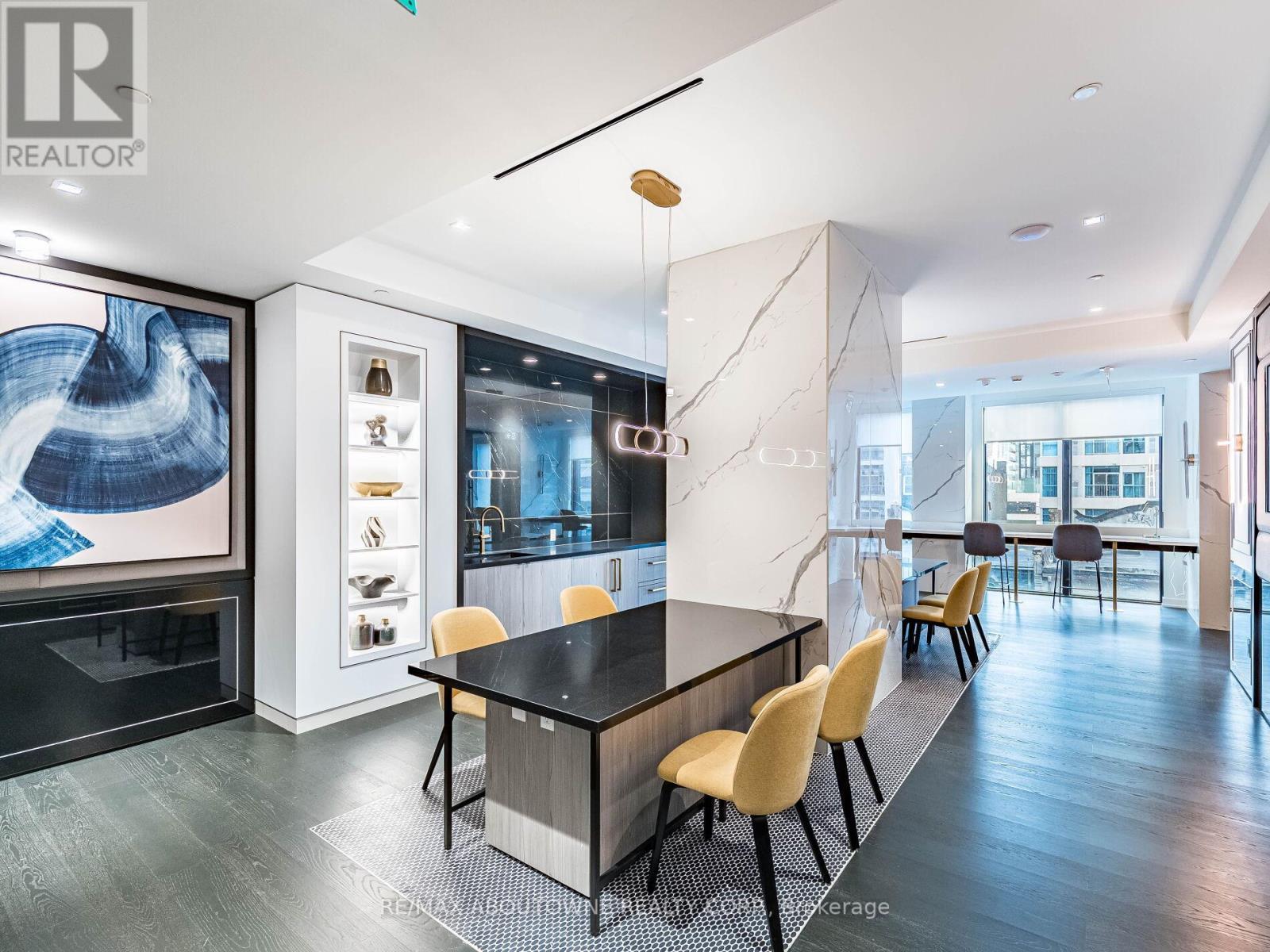 1116 - 8 Wellesley Street W, Toronto, ON - Indoor Photo Showing Dining Room