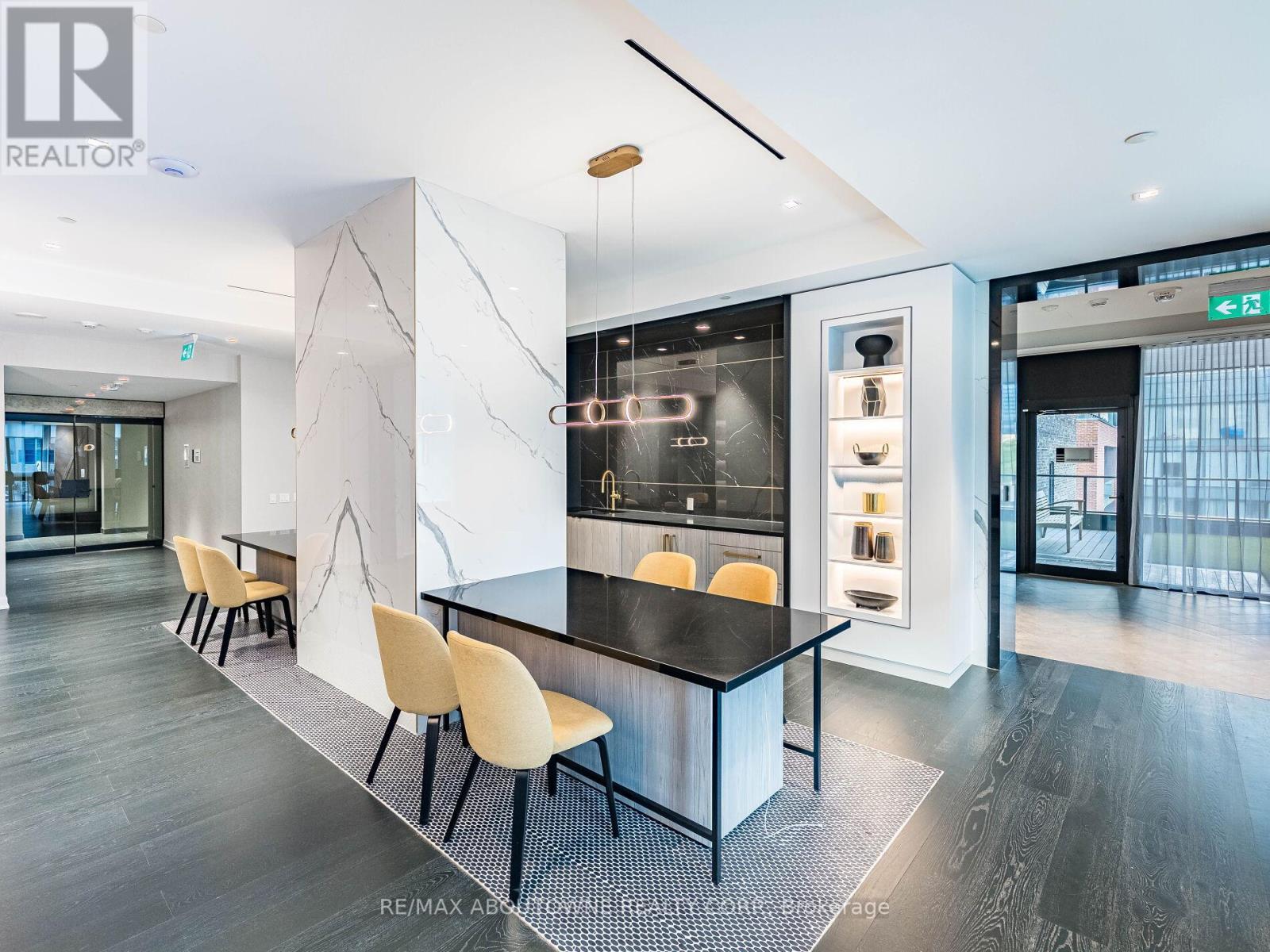 1116 - 8 Wellesley Street W, Toronto, ON - Indoor Photo Showing Dining Room